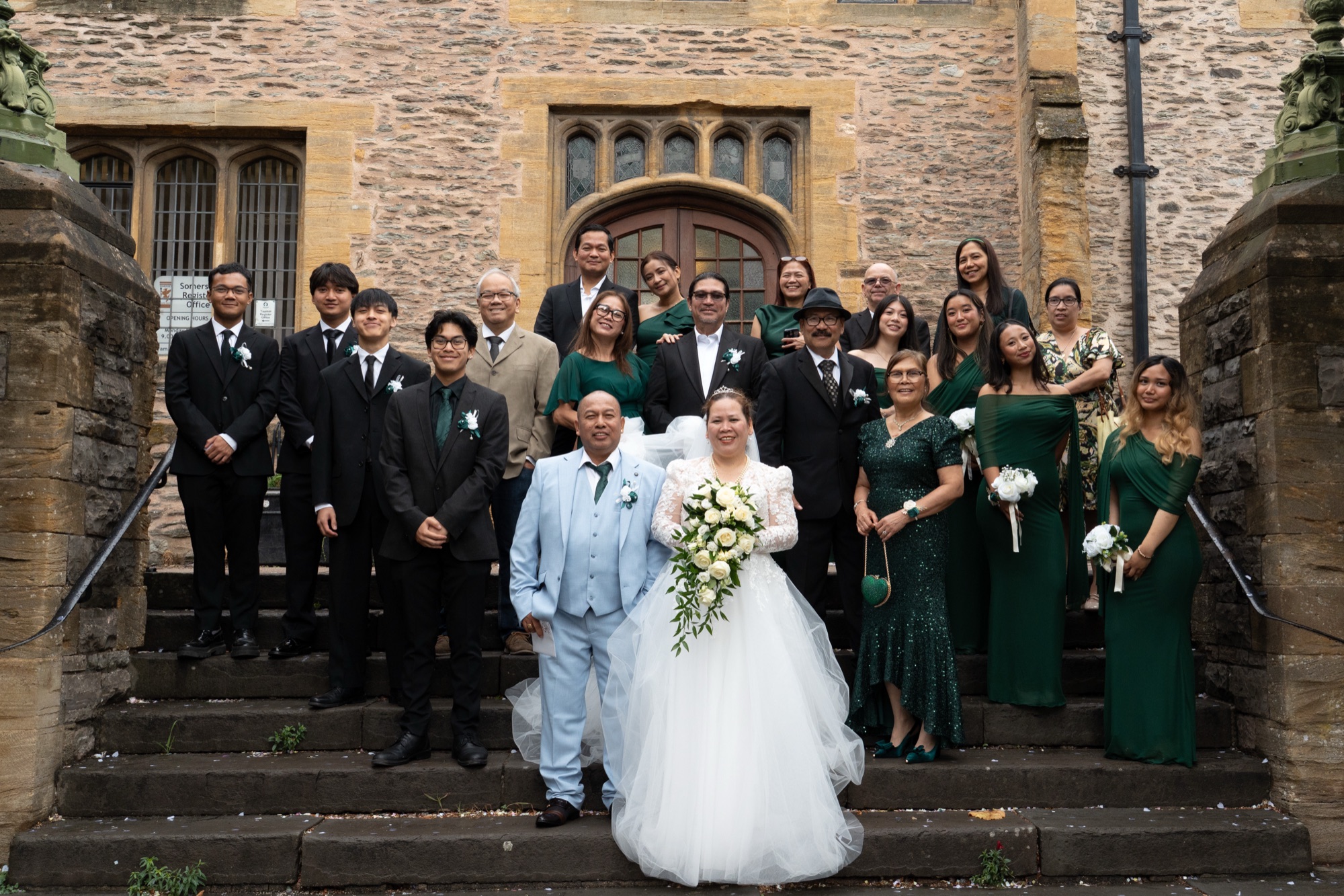 The wedding party group photo